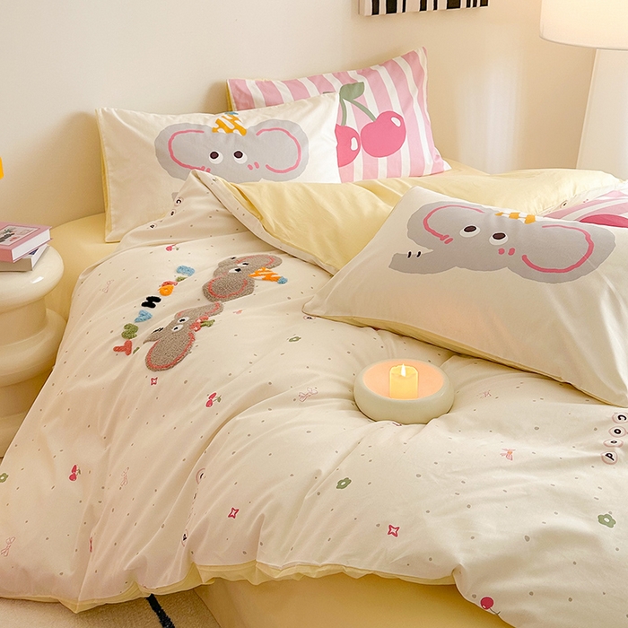 91家纺网 家纺一手货源 找家纺 锦彩家居 2025新款全棉13372数码印花毛巾绣四件套（提供买家秀） 甜蜜小象