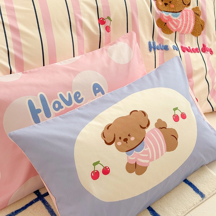 91家纺网 家纺一手货源 找家纺 锦彩家居 2025新款全棉13372数码印花毛巾绣四件套（提供买家秀） 樱桃小狗