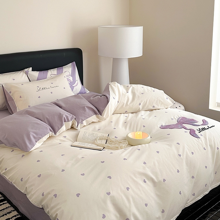 91家纺网 家纺一手货源 找家纺 锦彩家居 2025新款全棉13372数码印花毛巾绣四件套（提供买家秀） 紫色心情