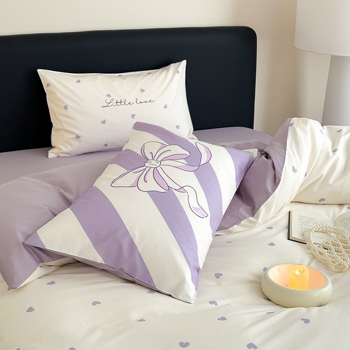 91家纺网 家纺一手货源 找家纺 锦彩家居 2025新款全棉13372数码印花毛巾绣四件套（提供买家秀） 紫色心情