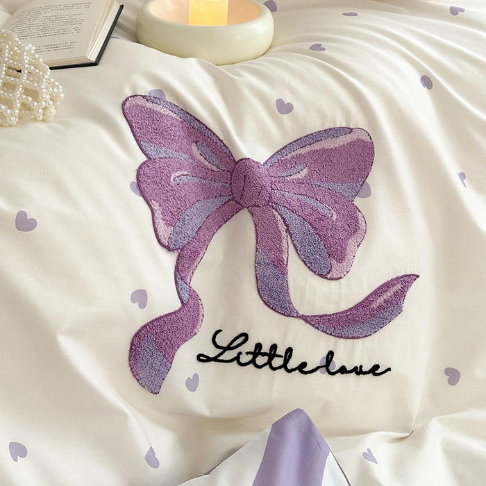 91家纺网 家纺一手货源 找家纺 锦彩家居 2025新款全棉13372数码印花毛巾绣四件套（提供买家秀） 紫色心情