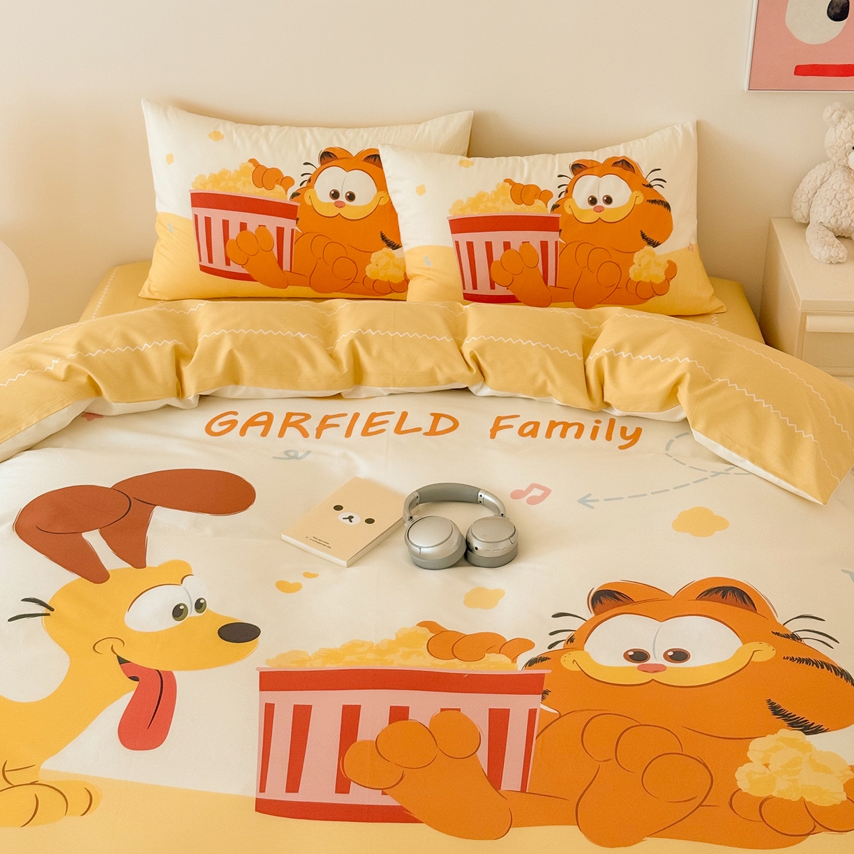 91家纺网 家纺一手货源 找家纺 锦彩家居 2025新款全棉数码印花卡通四件套-加菲猫系列 爆米花加菲