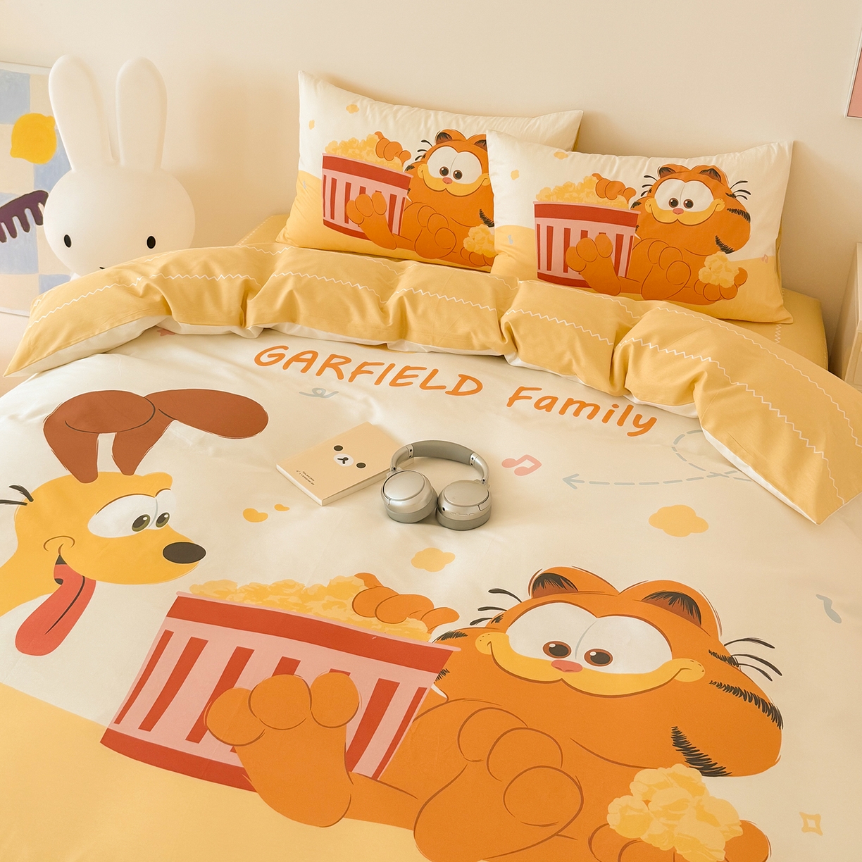 91家纺网 家纺一手货源 找家纺 锦彩家居 2025新款全棉数码印花卡通四件套-加菲猫系列 爆米花加菲