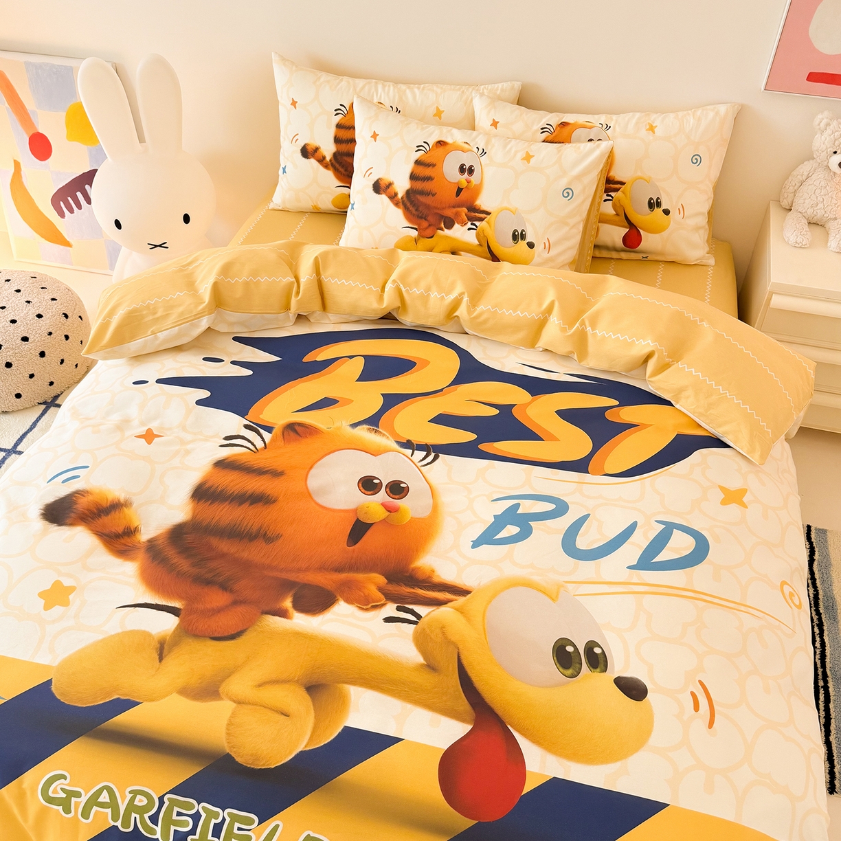 91家纺网 家纺一手货源 找家纺 锦彩家居 2025新款全棉数码印花卡通四件套-加菲猫系列 奔跑加菲