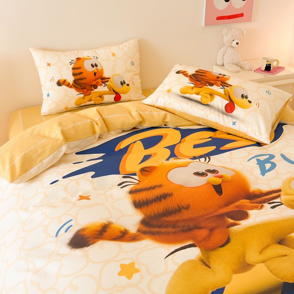 91家纺网 家纺一手货源 找家纺 锦彩家居 2025新款全棉数码印花卡通四件套-加菲猫系列 奔跑加菲