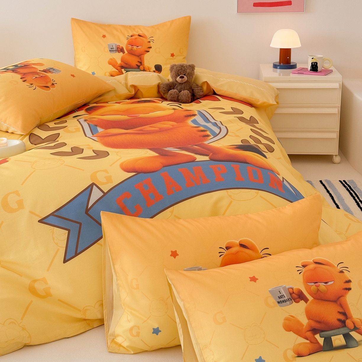 91家纺网 家纺一手货源 找家纺 锦彩家居 2025新款全棉数码印花卡通四件套-加菲猫系列 冠军加菲