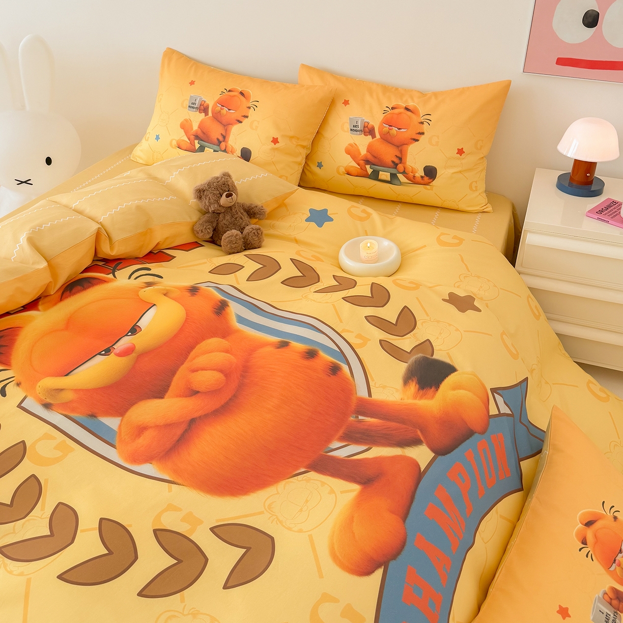 91家纺网 家纺一手货源 找家纺 锦彩家居 2025新款全棉数码印花卡通四件套-加菲猫系列 冠军加菲