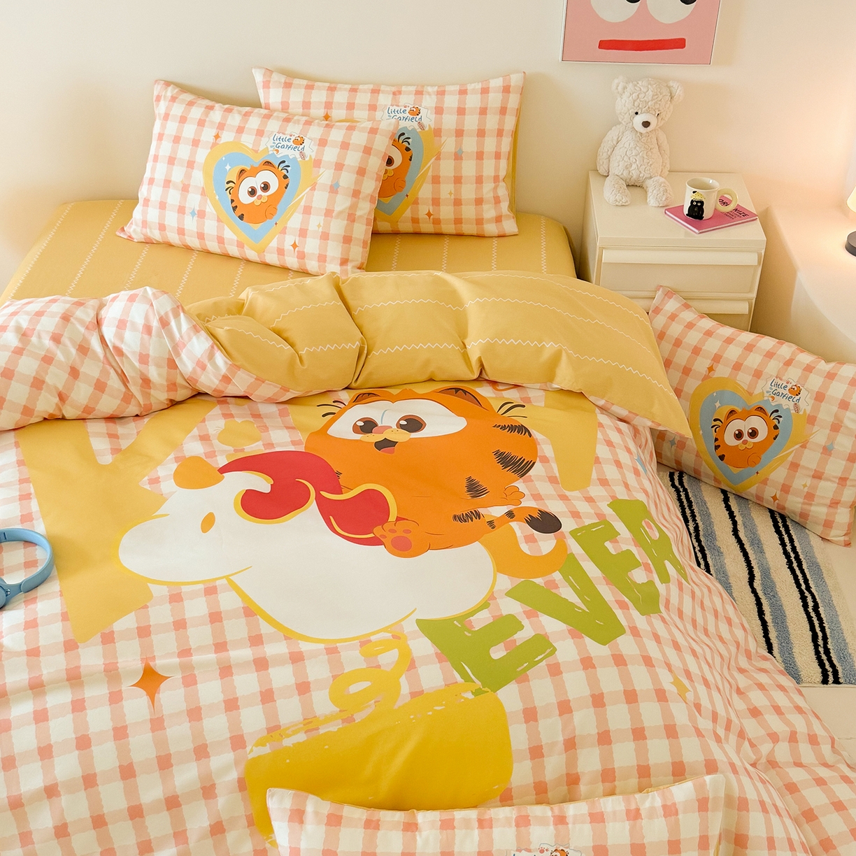 91家纺网 家纺一手货源 找家纺 锦彩家居 2025新款全棉数码印花卡通四件套-加菲猫系列 可爱加菲