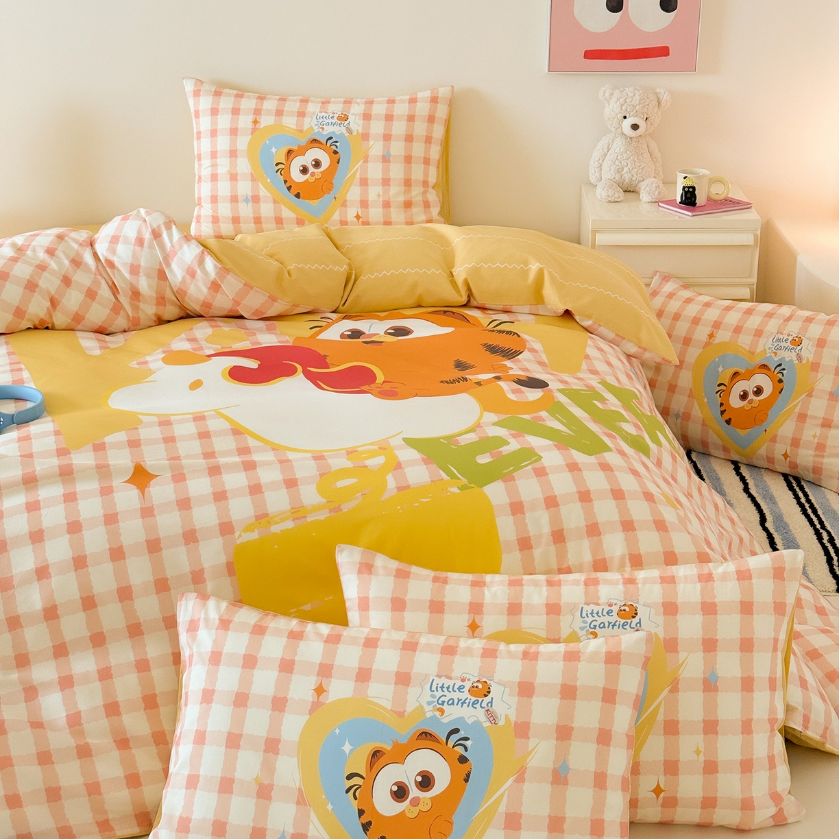 91家纺网 家纺一手货源 找家纺 锦彩家居 2025新款全棉数码印花卡通四件套-加菲猫系列 可爱加菲