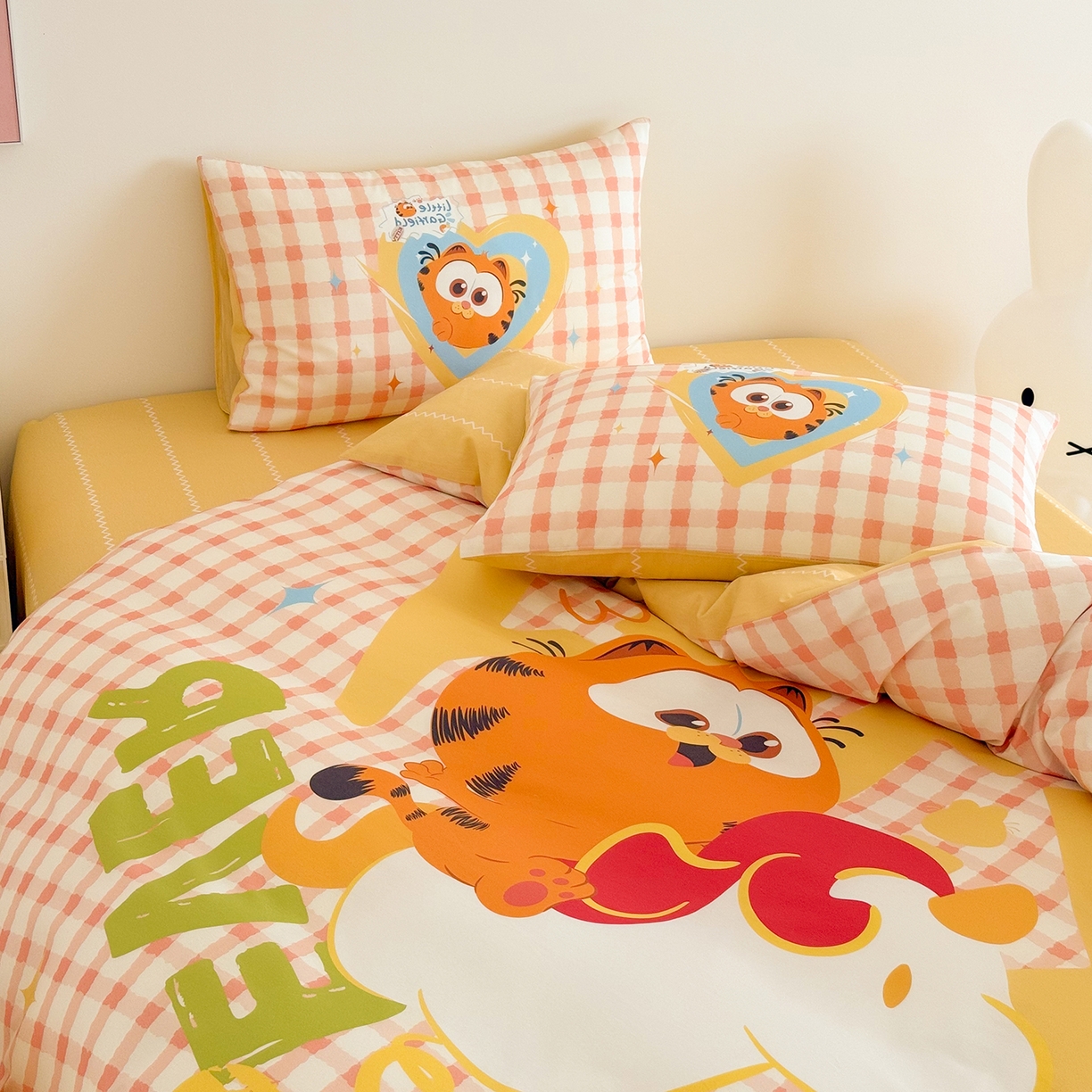 91家纺网 家纺一手货源 找家纺 锦彩家居 2025新款全棉数码印花卡通四件套-加菲猫系列 可爱加菲