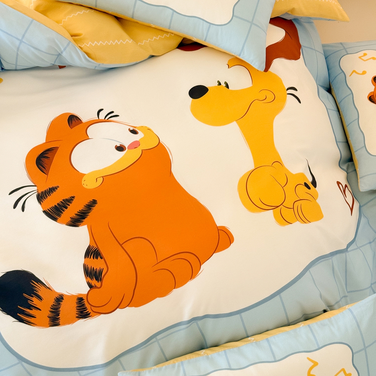 91家纺网 家纺一手货源 找家纺 锦彩家居 2025新款全棉数码印花卡通四件套-加菲猫系列 音乐加菲