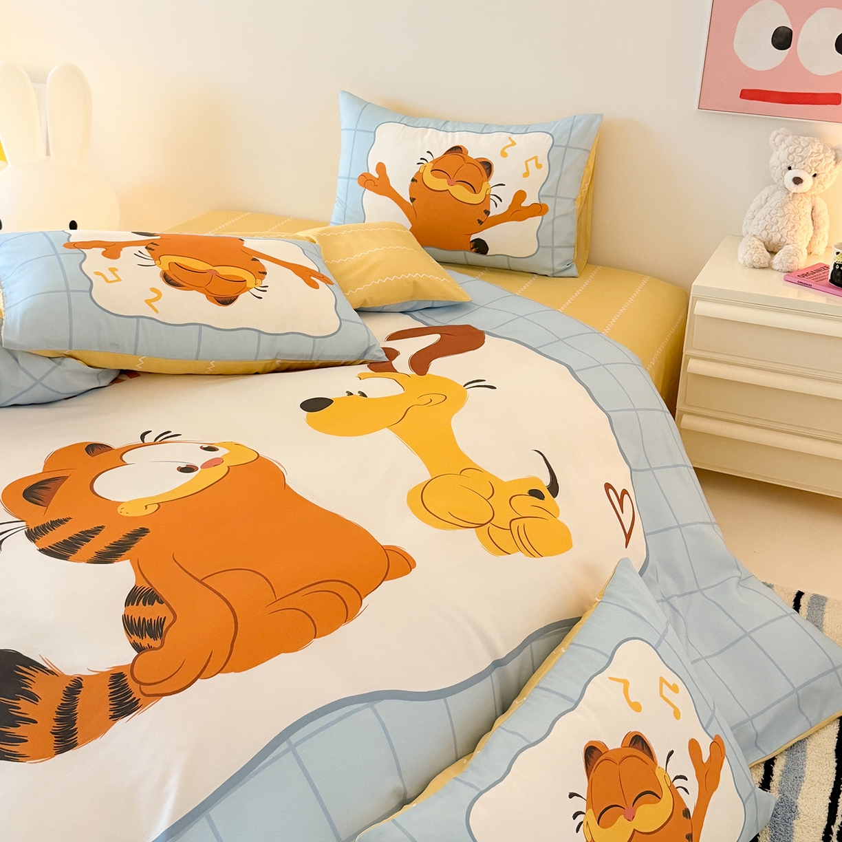 91家纺网 家纺一手货源 找家纺 锦彩家居 2025新款全棉数码印花卡通四件套-加菲猫系列 音乐加菲