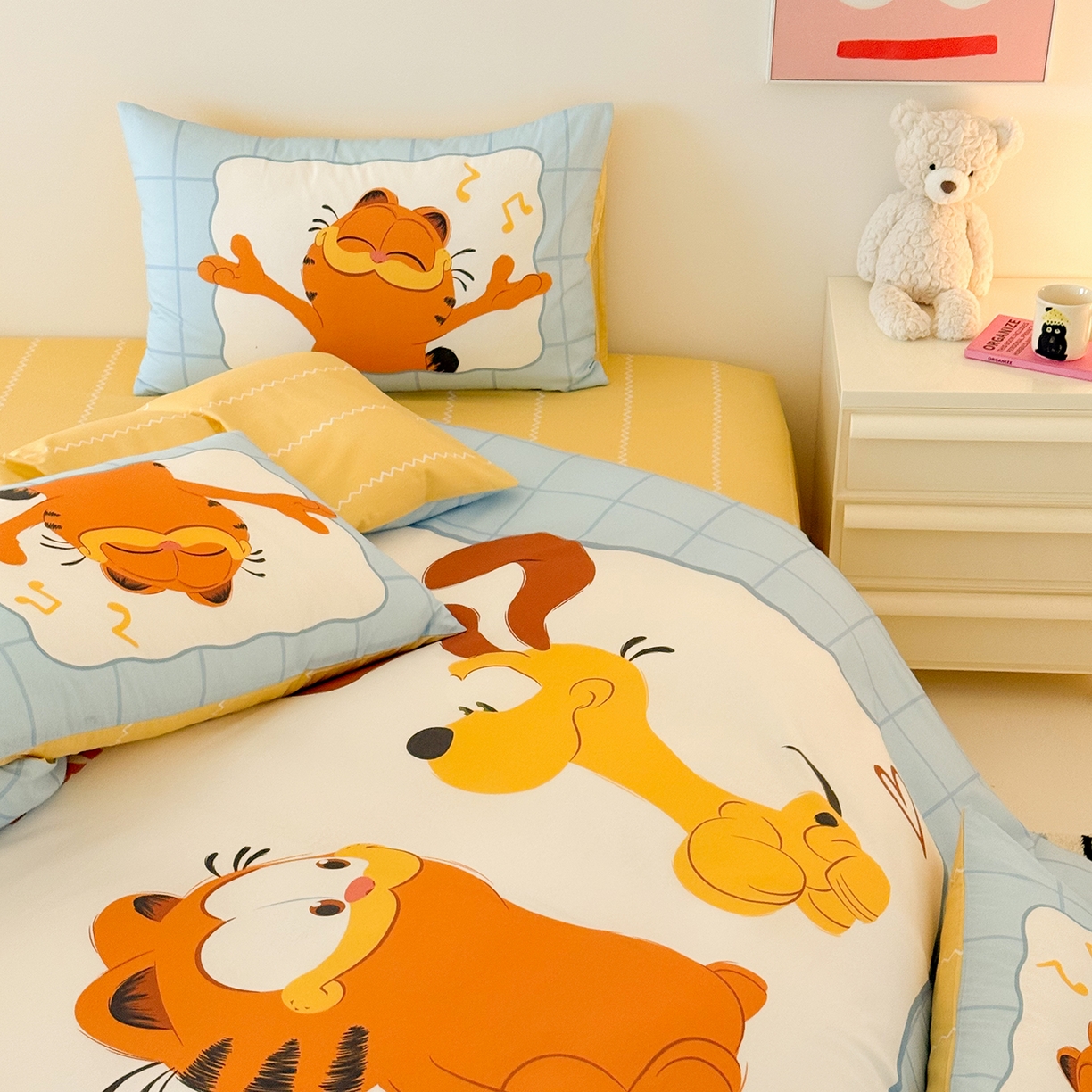 91家纺网 家纺一手货源 找家纺 锦彩家居 2025新款全棉数码印花卡通四件套-加菲猫系列 音乐加菲