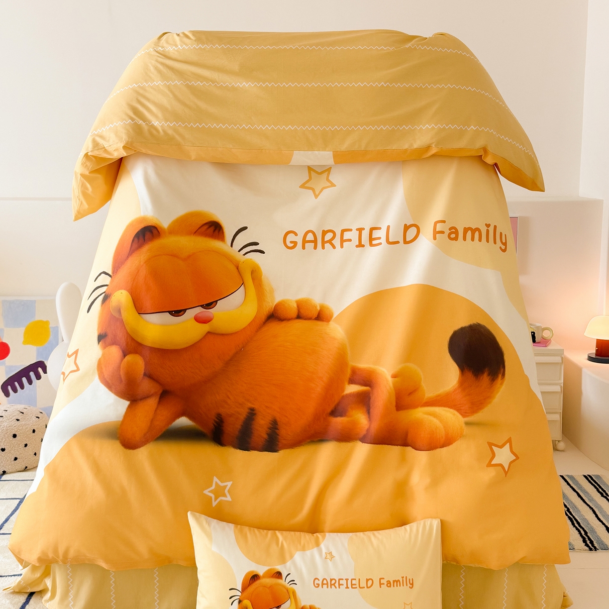 91家纺网 家纺一手货源 找家纺 锦彩家居 2025新款全棉数码印花卡通四件套-加菲猫系列 悠闲加菲