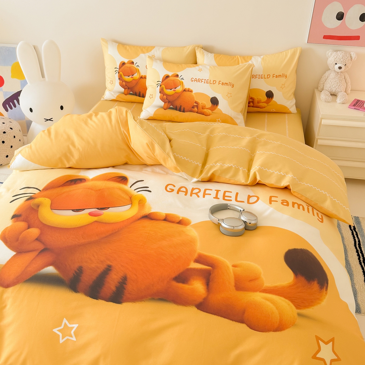 91家纺网 家纺一手货源 找家纺 锦彩家居 2025新款全棉数码印花卡通四件套-加菲猫系列 悠闲加菲