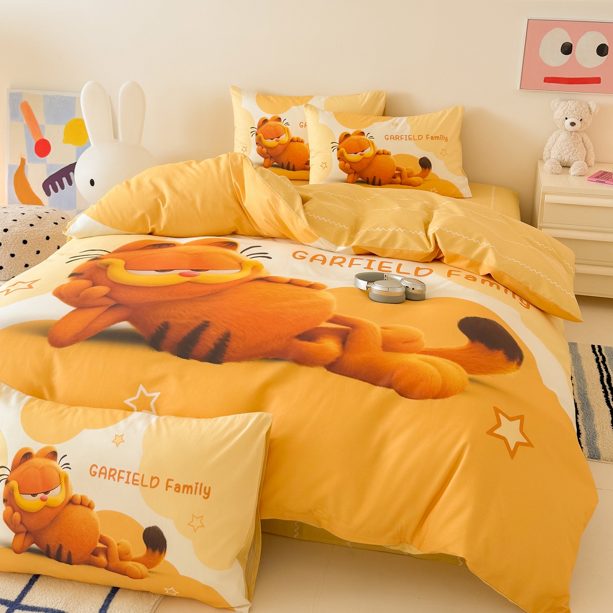 91家纺网 家纺一手货源 找家纺 锦彩家居 2025新款全棉数码印花卡通四件套-加菲猫系列 悠闲加菲