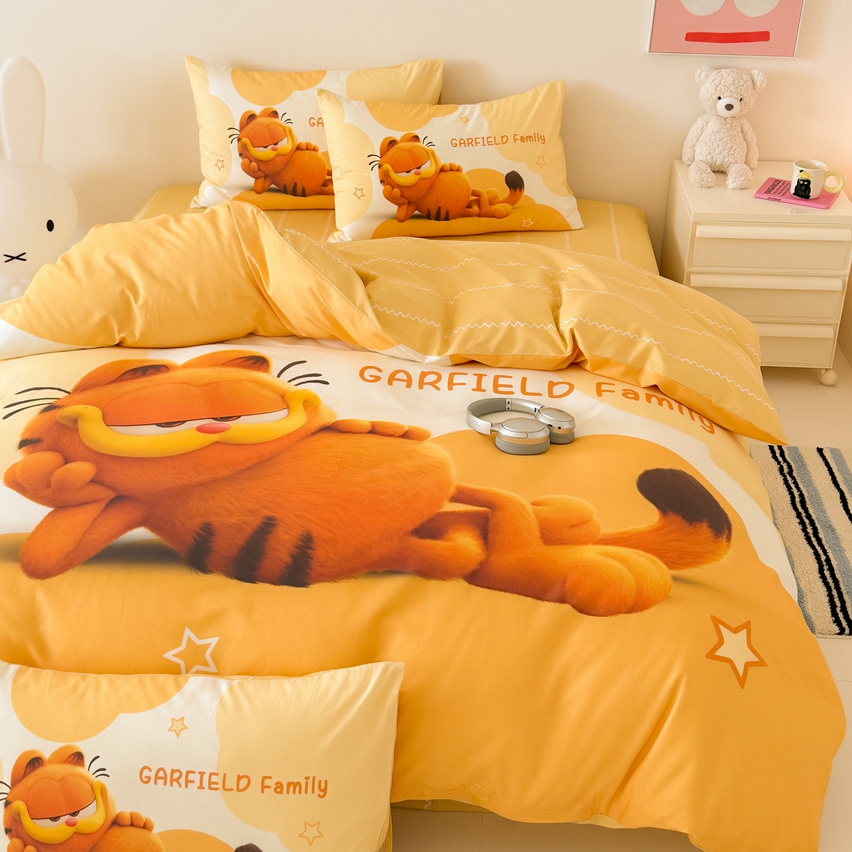 91家纺网 家纺一手货源 找家纺 锦彩家居 2025新款全棉数码印花卡通四件套-加菲猫系列 悠闲加菲