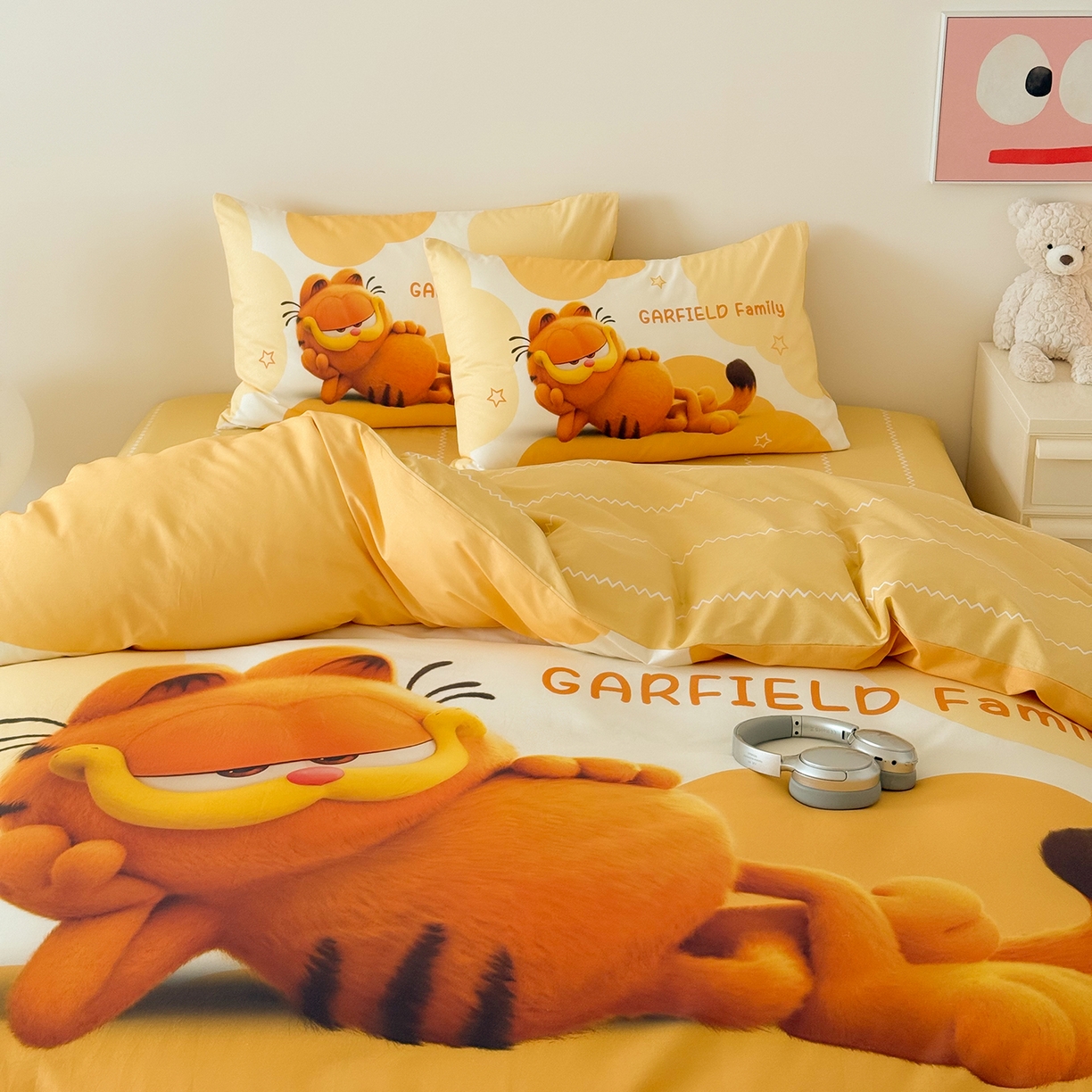 91家纺网 家纺一手货源 找家纺 锦彩家居 2025新款全棉数码印花卡通四件套-加菲猫系列 悠闲加菲