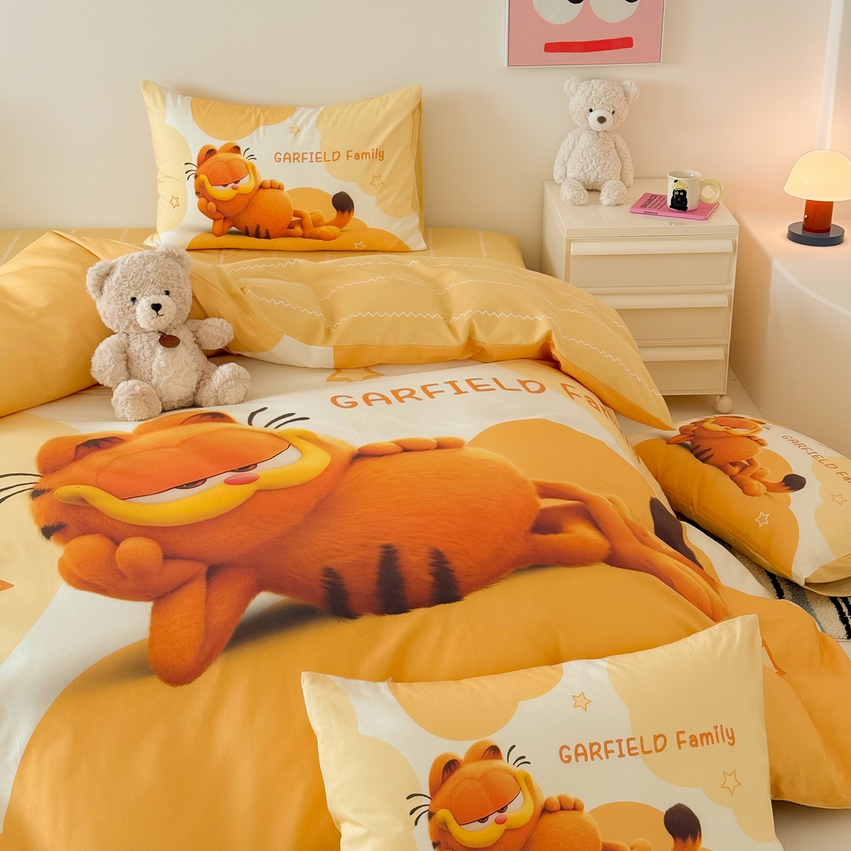 91家纺网 家纺一手货源 找家纺 锦彩家居 2025新款全棉数码印花卡通四件套-加菲猫系列 悠闲加菲