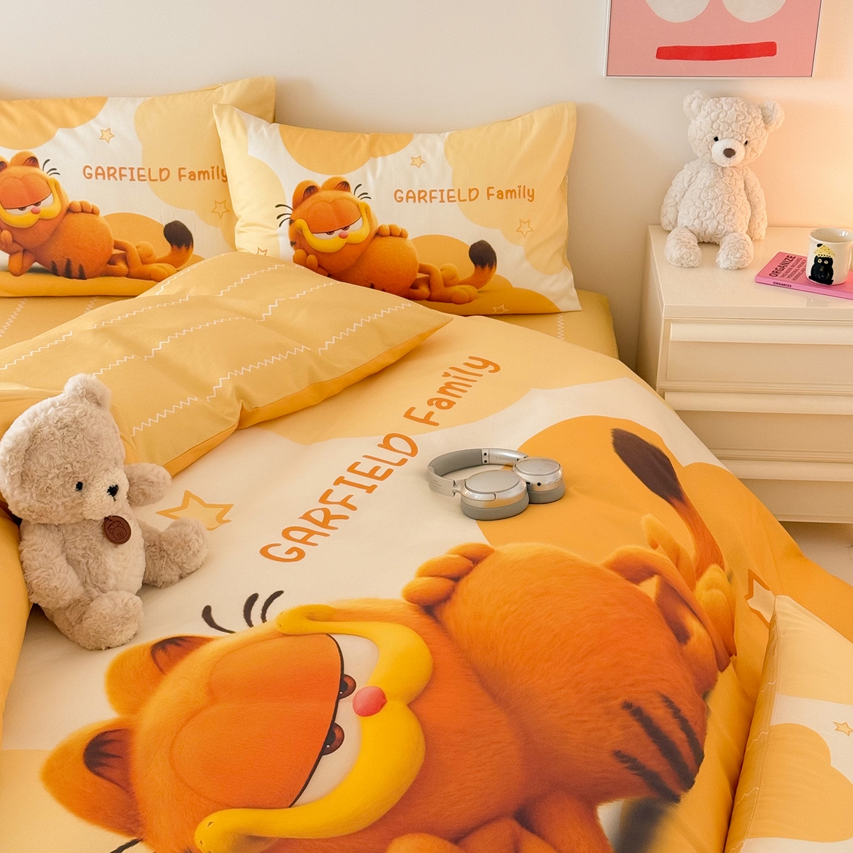 91家纺网 家纺一手货源 找家纺 锦彩家居 2025新款全棉数码印花卡通四件套-加菲猫系列 悠闲加菲