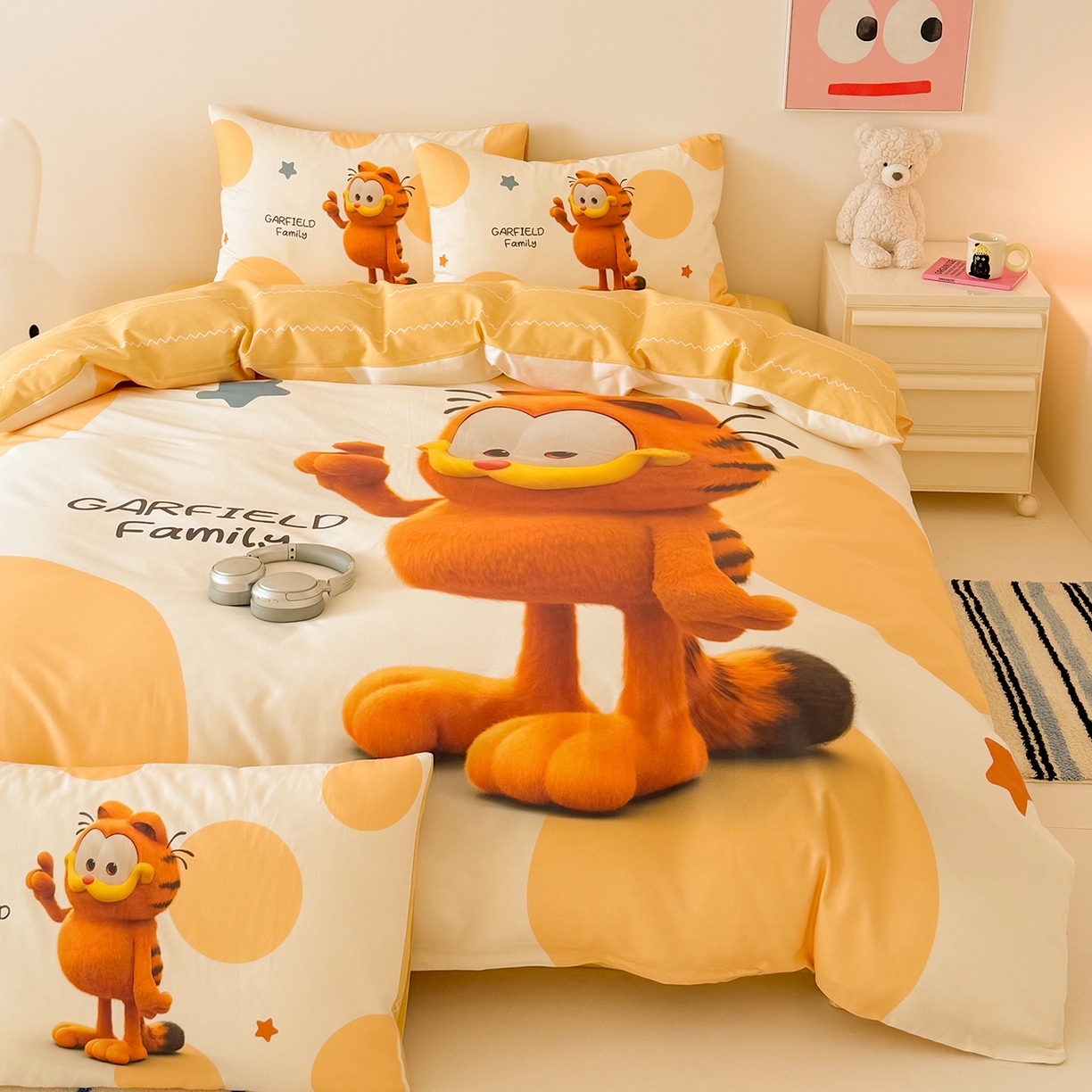 91家纺网 家纺一手货源 找家纺 锦彩家居 2025新款全棉数码印花卡通四件套-加菲猫系列 圆点加菲