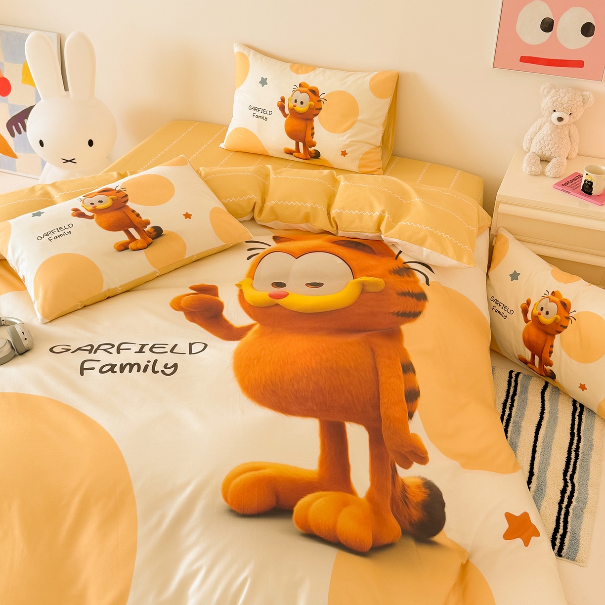 91家纺网 家纺一手货源 找家纺 锦彩家居 2025新款全棉数码印花卡通四件套-加菲猫系列 圆点加菲