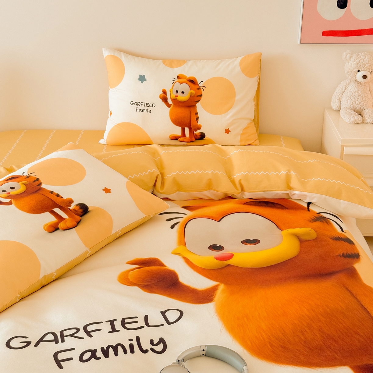 91家纺网 家纺一手货源 找家纺 锦彩家居 2025新款全棉数码印花卡通四件套-加菲猫系列 圆点加菲