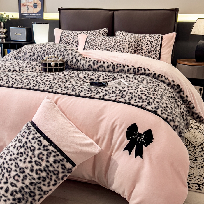 91家纺网 家纺一手货源 找家纺 (总）九花鹿 2024新款A类碳光冰丝凉席三件套四件套