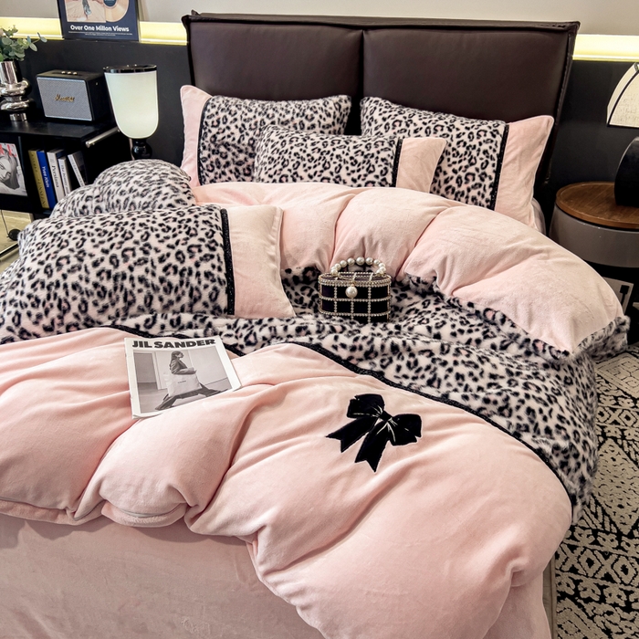 91家纺网 家纺一手货源 找家纺 （总）九花鹿 2025新款水貂绒蝴蝶结豹纹四件套