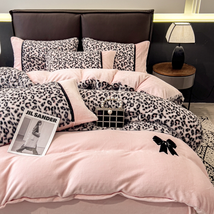 91家纺网 家纺一手货源 找家纺 （总）九花鹿 2025新款水貂绒蝴蝶结豹纹四件套