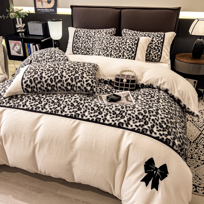 91家纺网 家纺一手货源 找家纺 九花鹿 2025新款水貂绒蝴蝶结豹纹四件套 蝴蝶结豹纹-灰