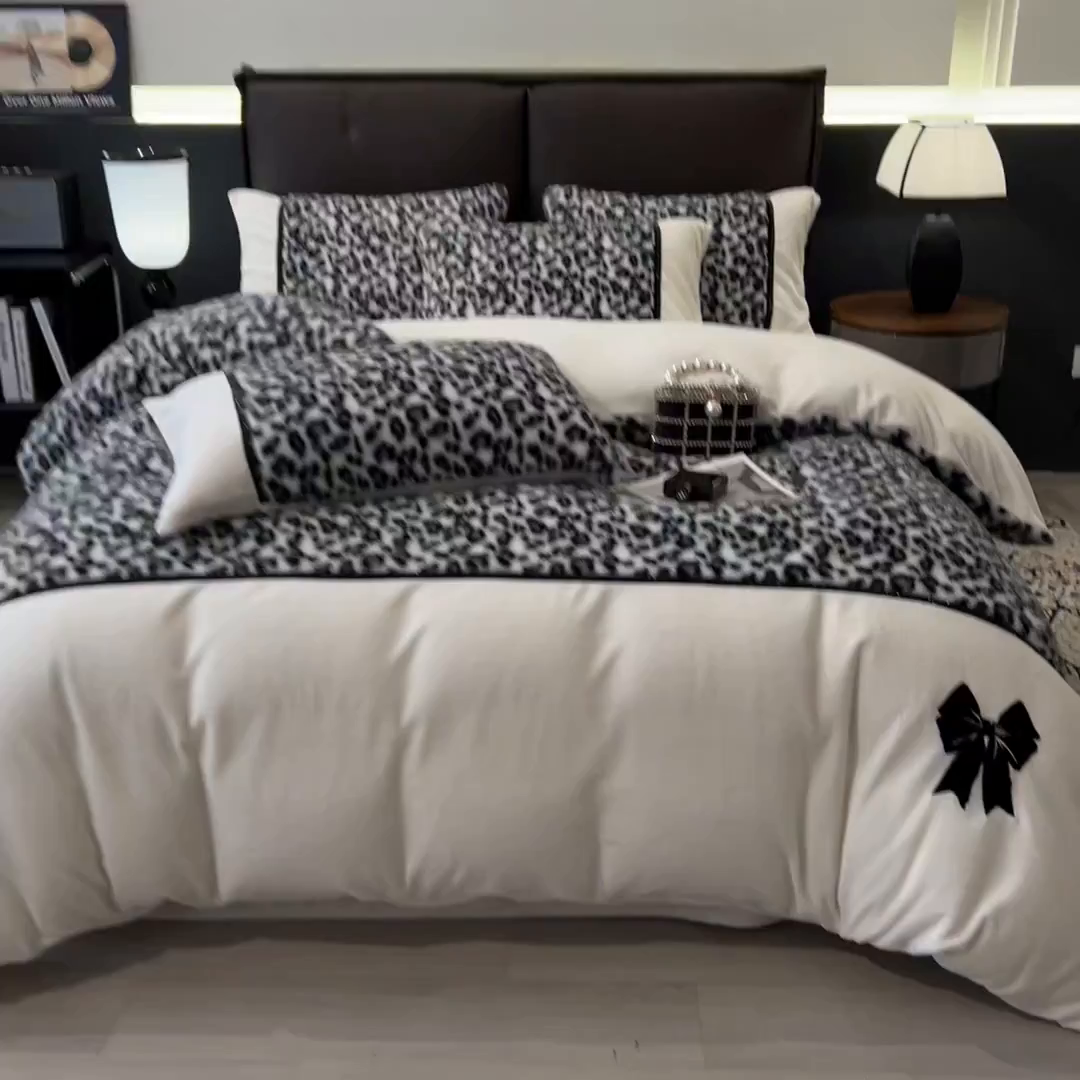 91家纺网 家纺一手货源 找家纺 九花鹿 2025新款水貂绒蝴蝶结豹纹四件套 蝴蝶结豹纹-灰