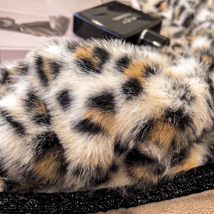 91家纺网 家纺一手货源 找家纺 九花鹿 2025新款水貂绒蝴蝶结豹纹四件套 蝴蝶结豹纹-咖