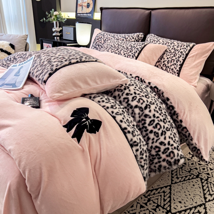 91家纺网 家纺一手货源 找家纺 （总）九花鹿 2025新款水貂绒蝴蝶结豹纹四件套