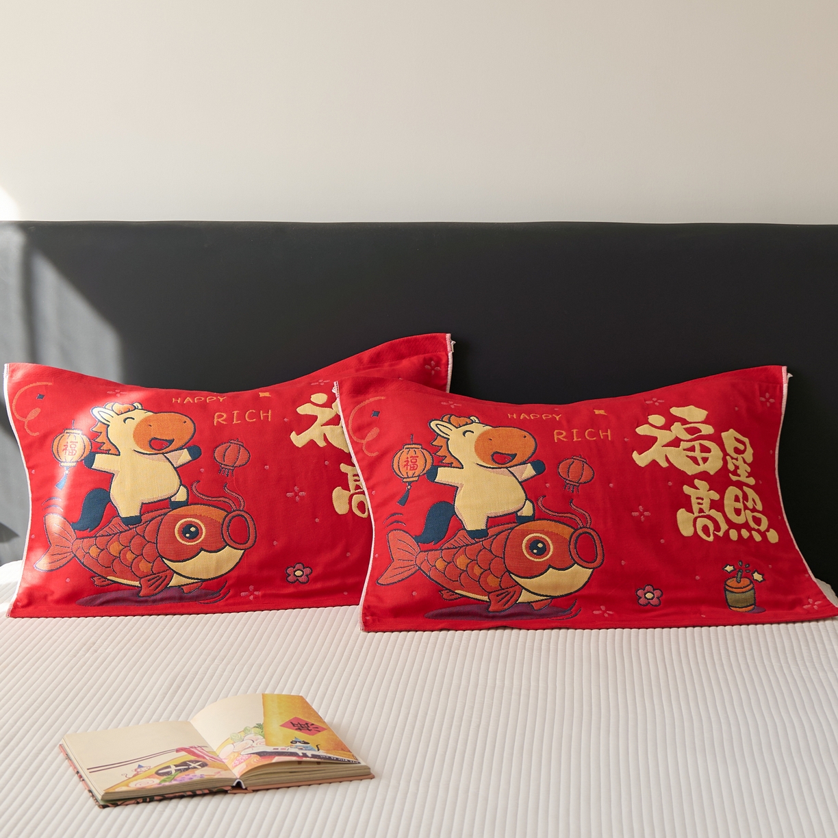 91家纺网 家纺一手货源 找家纺 沐瑟家纺 2026新款纯棉八层枕巾-马 福星高照马