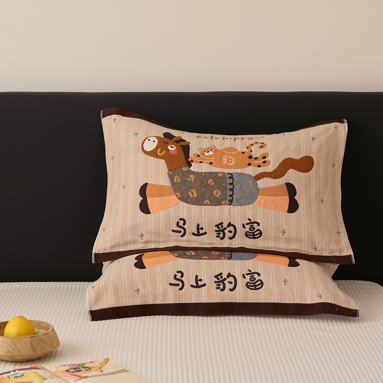 91家纺网 家纺一手货源 找家纺 沐瑟家纺 2026新款纯棉八层枕巾-马 马上豹富