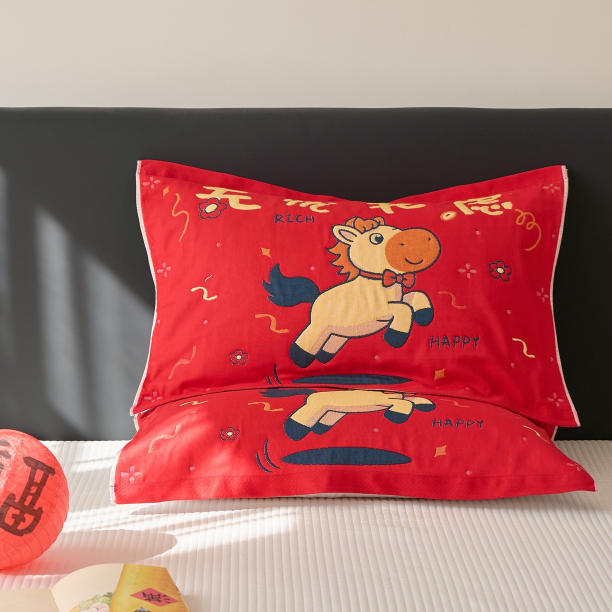 91家纺网 家纺一手货源 找家纺 沐瑟家纺 2026新款纯棉八层枕巾-马 无忧无虑马