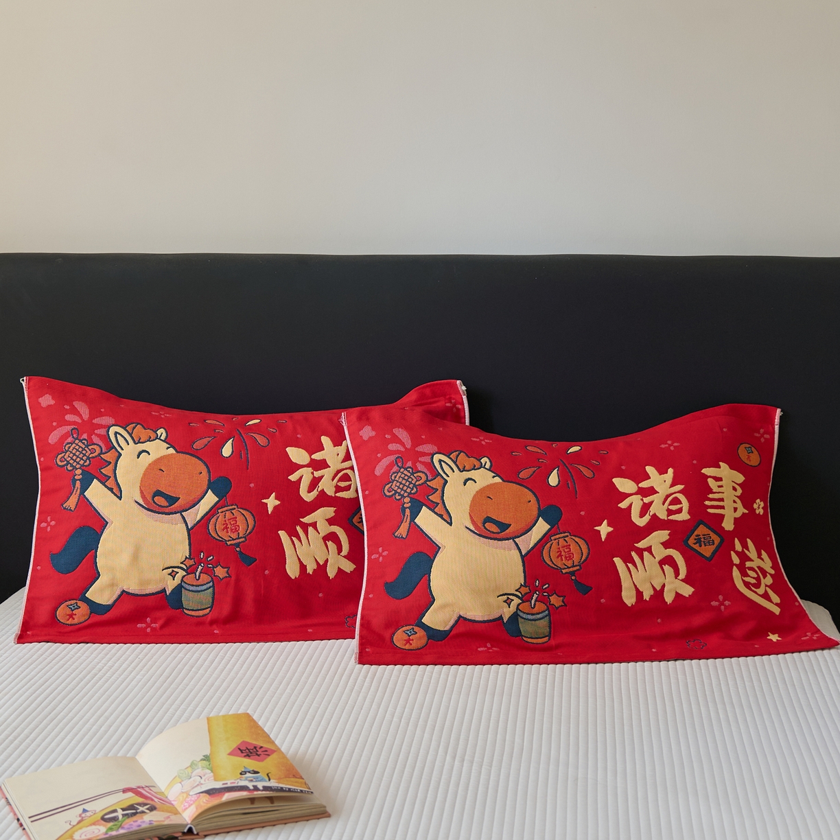 91家纺网 家纺一手货源 找家纺 沐瑟家纺 2026新款纯棉八层枕巾-马 诸事顺遂马