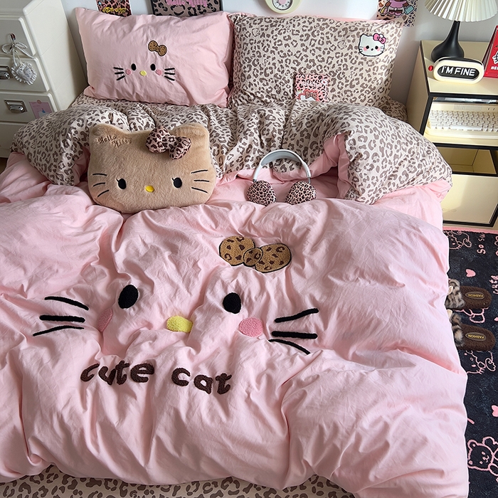 91家纺网 家纺一手货源 找家纺 原素 2026网红爆款豹纹喵表情包毛巾绣A类床上四件套 豹纹喵表情包-粉