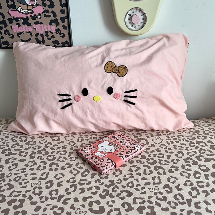 91家纺网 家纺一手货源 找家纺 原素 2026网红爆款豹纹喵表情包毛巾绣A类床上四件套 豹纹喵表情包-粉