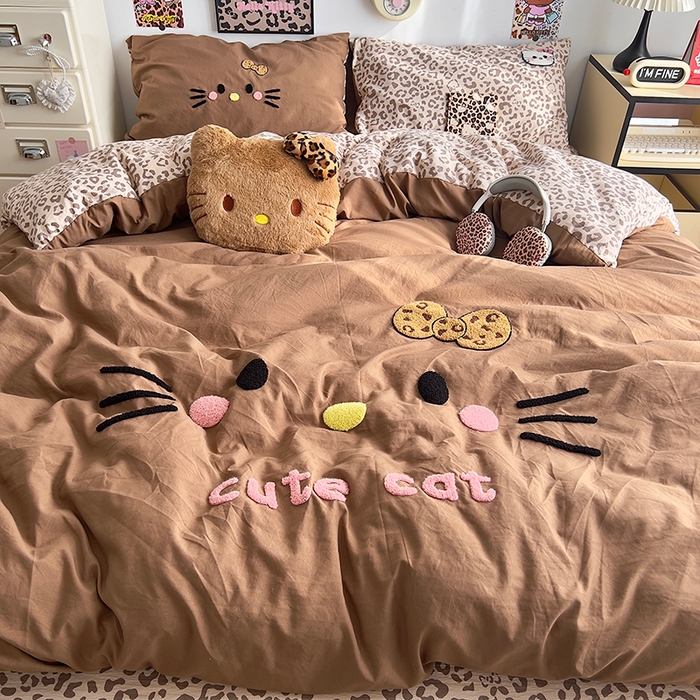 91家纺网 家纺一手货源 找家纺 原素 2026网红爆款豹纹喵表情包毛巾绣A类床上四件套 豹纹喵表情包-咖