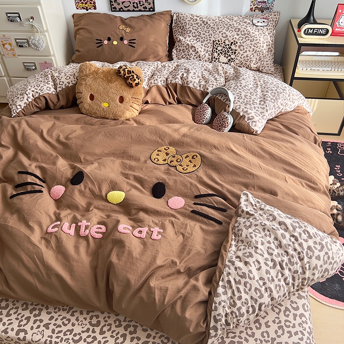 91家纺网 家纺一手货源 找家纺 原素 2026网红爆款豹纹喵表情包毛巾绣A类床上四件套 豹纹喵表情包-咖