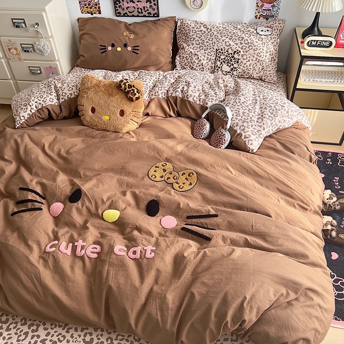 91家纺网 家纺一手货源 找家纺 原素 2026网红爆款豹纹喵表情包毛巾绣A类床上四件套 豹纹喵表情包-咖