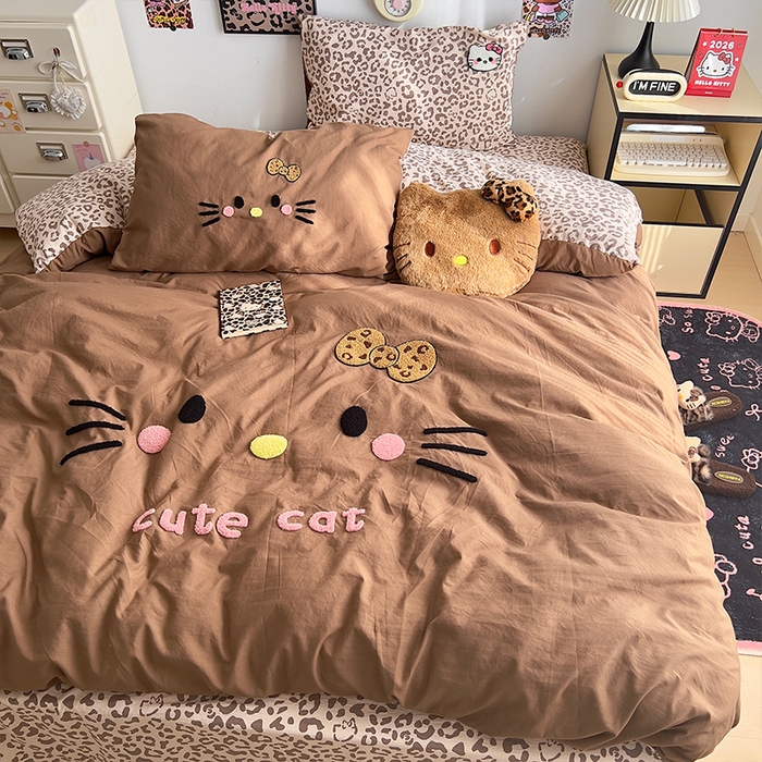 91家纺网 家纺一手货源 找家纺 原素 2026网红爆款豹纹喵表情包毛巾绣A类床上四件套 豹纹喵表情包-咖