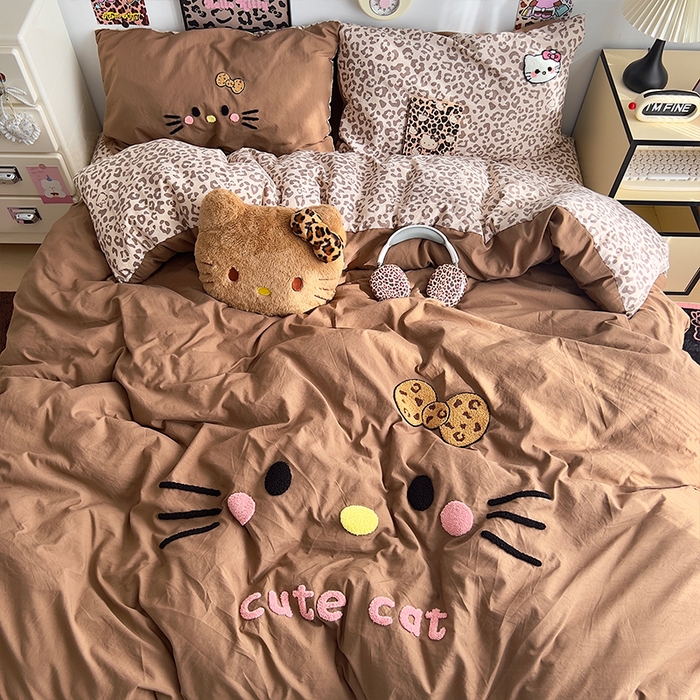 91家纺网 家纺一手货源 找家纺 原素 2026网红爆款豹纹喵表情包毛巾绣A类床上四件套 豹纹喵表情包-咖