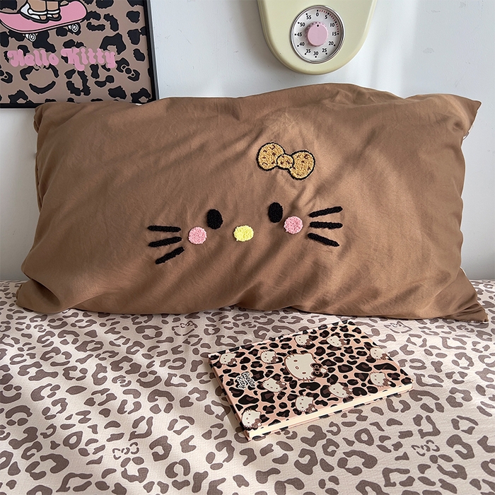 91家纺网 家纺一手货源 找家纺 原素 2026网红爆款豹纹喵表情包毛巾绣A类床上四件套 豹纹喵表情包-咖