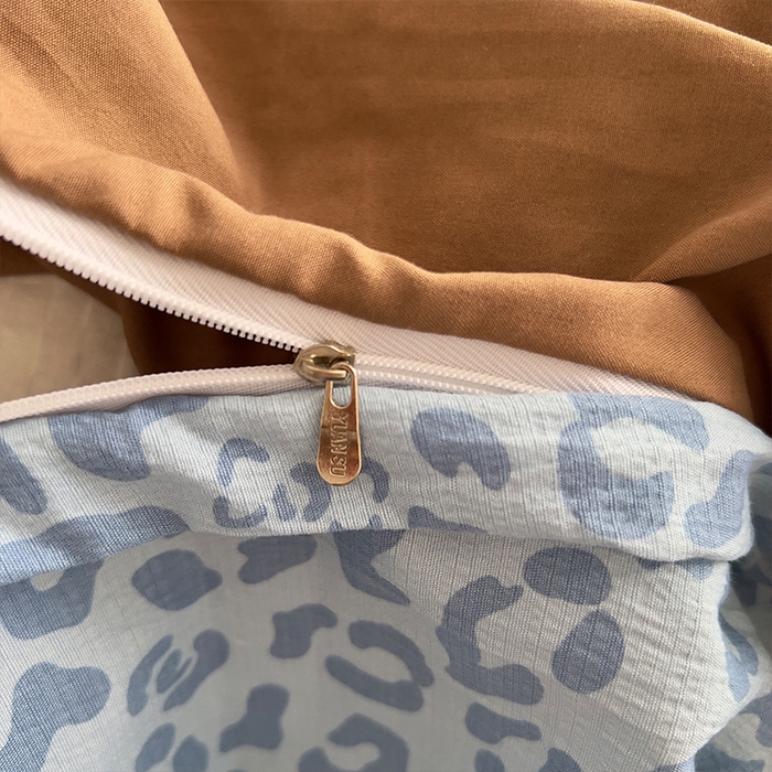 91家纺网 家纺一手货源 找家纺 原素 2026网红爆款豹纹喵表情包毛巾绣A类床上四件套 豹纹喵表情包-蓝