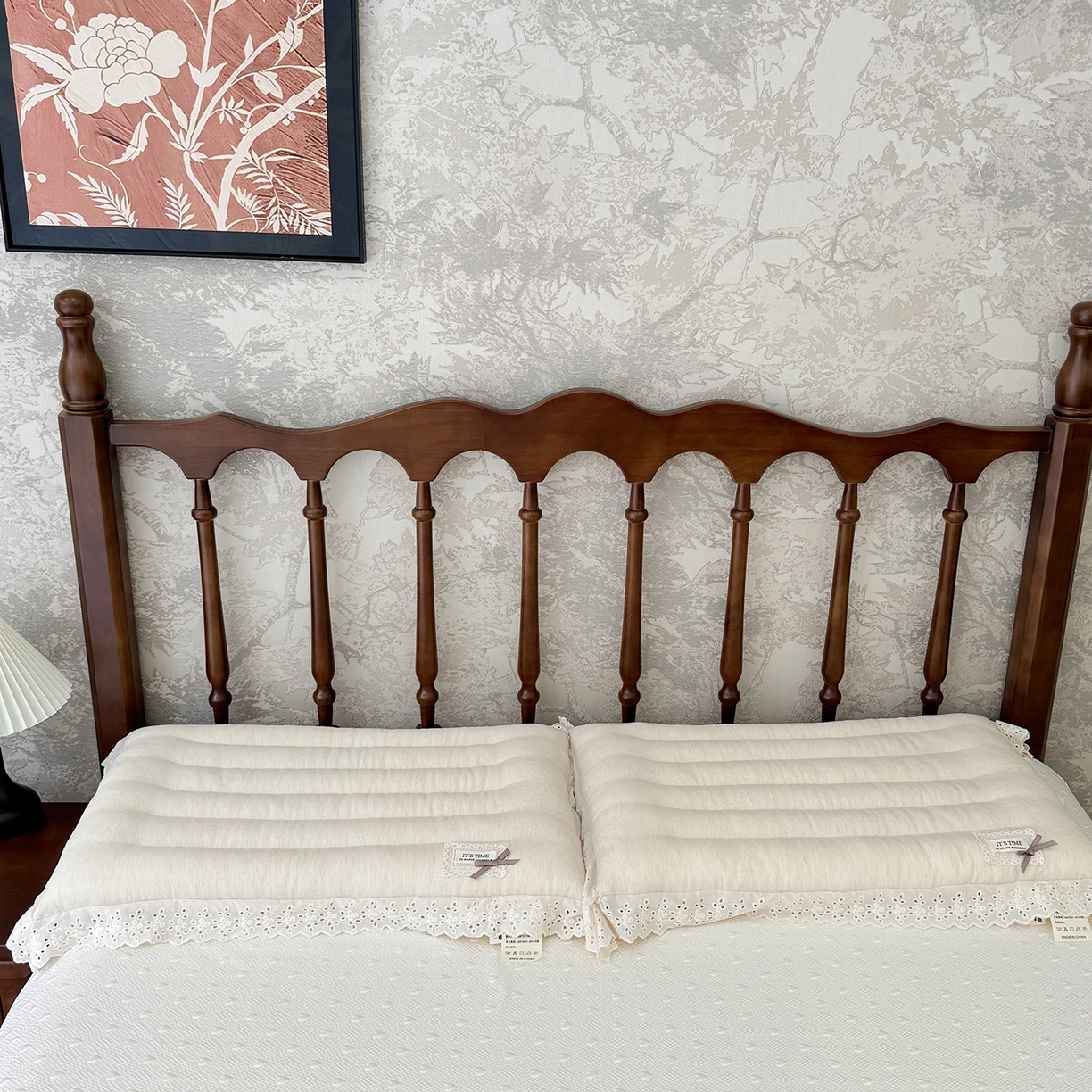 91家纺网 家纺一手货源 找家纺 （总）昕科 2025新款蕾丝花边棉麻定型低枕-实拍版-亚麻低枕头蕾丝花边成人枕芯