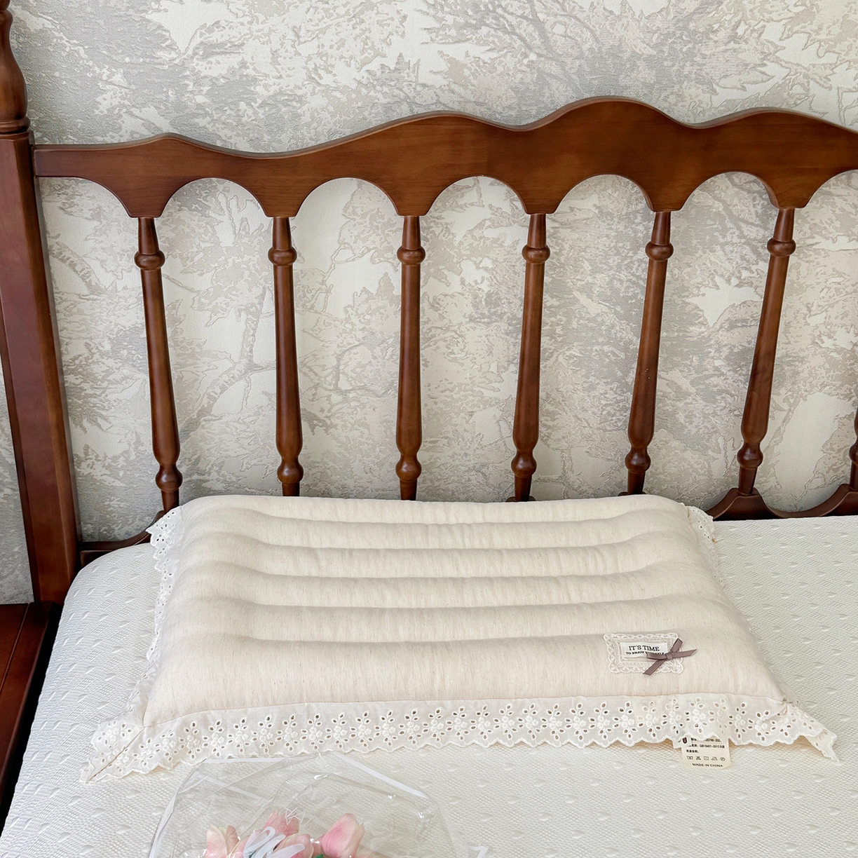 91家纺网 家纺一手货源 找家纺 （总）昕科 2025新款蕾丝花边棉麻定型低枕-实拍版-亚麻低枕头蕾丝花边成人枕芯