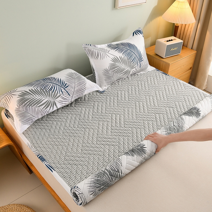 91家纺网 家纺一手货源 找家纺 圣楚家纺 2025新款亲肤清新水洗床垫 素叶